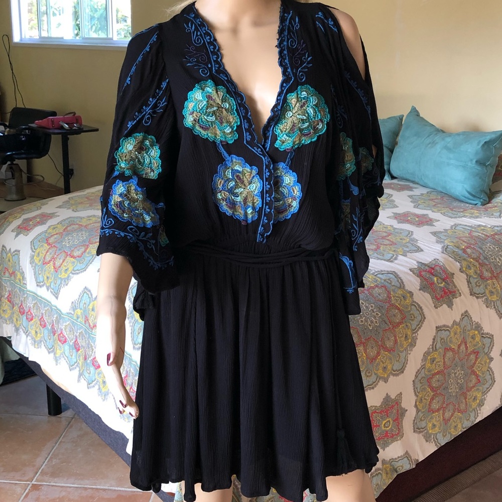 🖤Free People🖤Beautiful Embroidered Lined Dress